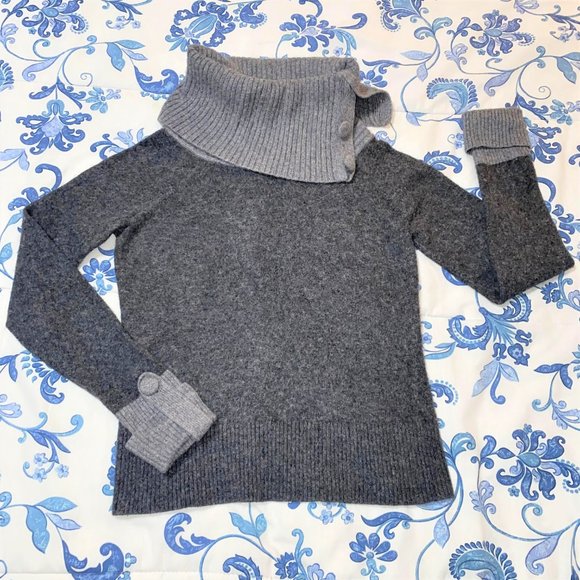 3/$25 Banana Republic Luxury Cashmere Blend Buttoned Cowl Neck Sweater Size XS - Picture 10 of 10